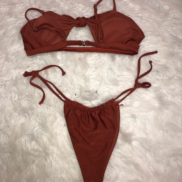 Bikini - Picture 2 of 8